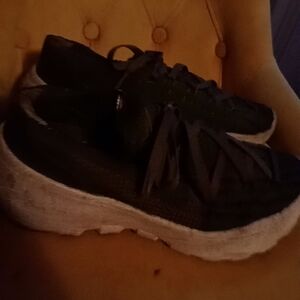 Nike Women's Sneaker's Size 10 Pre-owned.